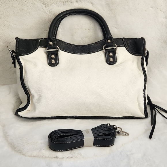 Black and white handbag with tassels - Picture 9 of 11